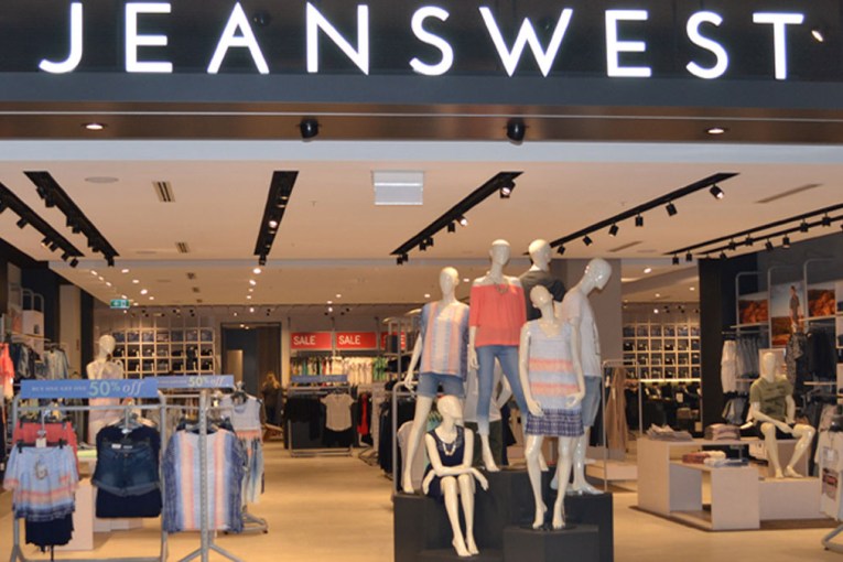 Hundreds of jobs to go as Aussie retailer collapses