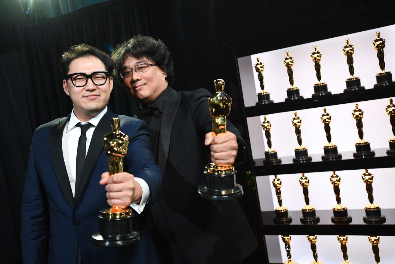 Bong Joon-ho and Han Jin Won with their Oscar for best screenplay.