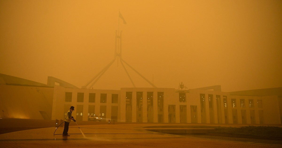 Black Summer bushfire smoke killed nearly 450 people, inquiry hears