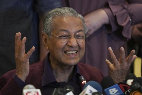 Malaysian PM Muhathir Muhamad tells king he resigns