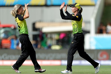 Nervy Aussies beat Sri Lanka in must-win match