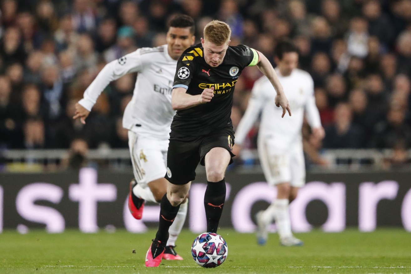 Manchester City's Kevin De Bruyne pulls away from Real Madrid's Casimero.