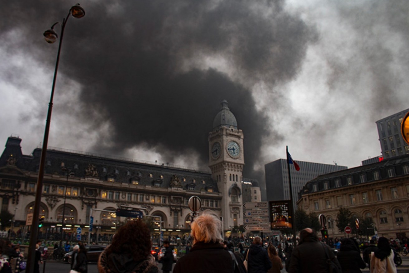 The Gare de Lyon railway station in Paris is shrouded in black smoke after vehicles were set on fire. 