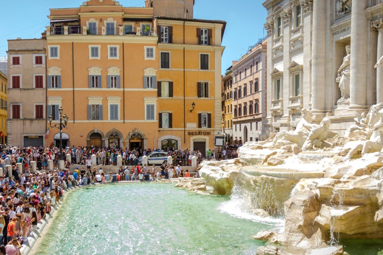 Abbott plays it straight in Davos