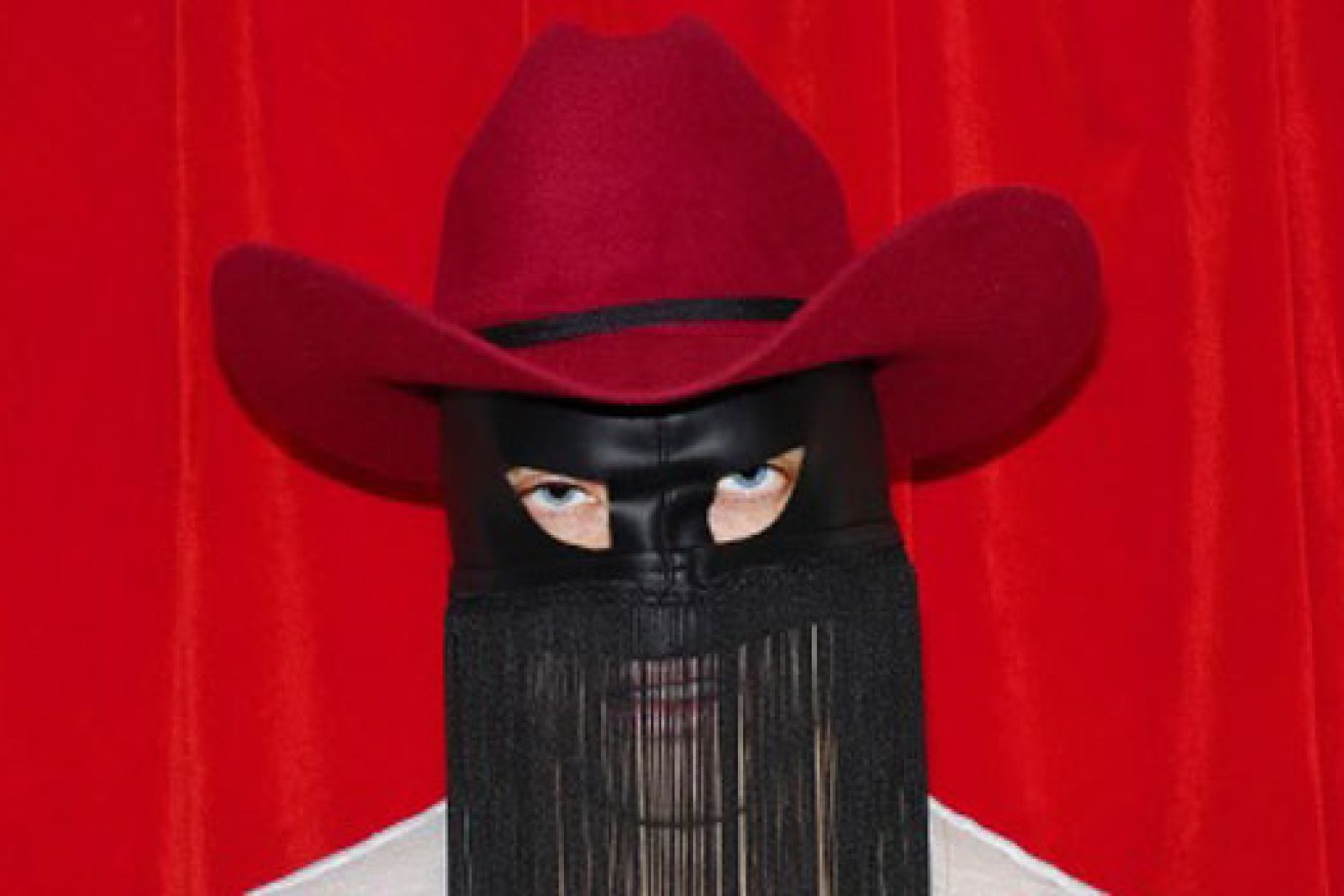 Orville Peck's mask has nothing to do with COVID-19.