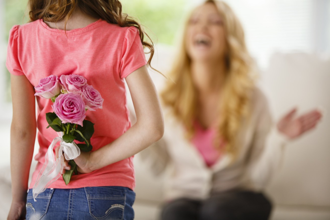 Five easy ideas that don't include picking flowers from her own garden and giving them back to her.
