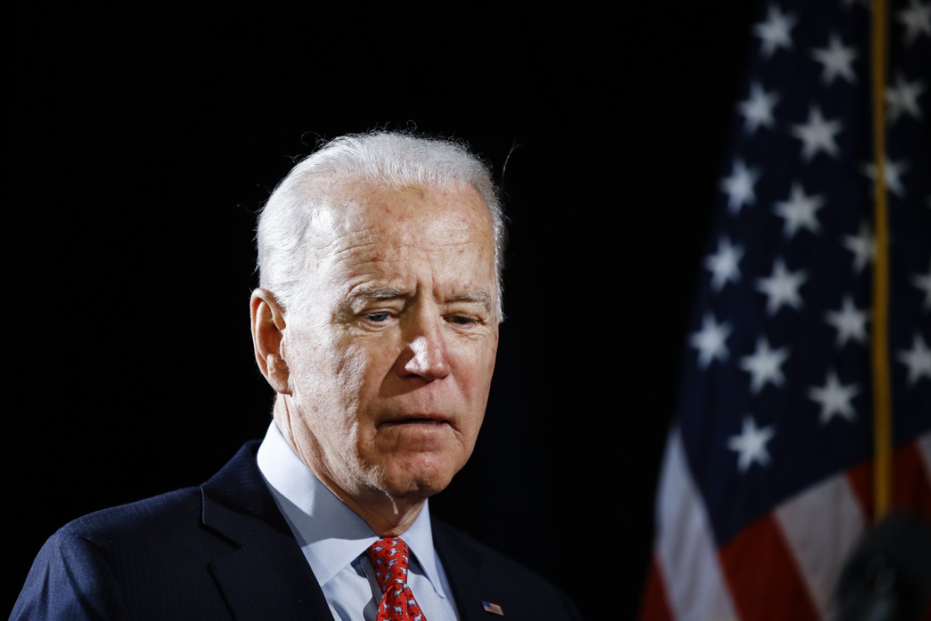 US presidential candidate Joe Biden has backtracked after he said a radio host "ain't black" if he still couldn't decide whether to support him or Donald Trump.