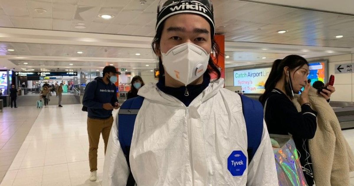 Victorians fly to Sydney despite premier's warning to stay away