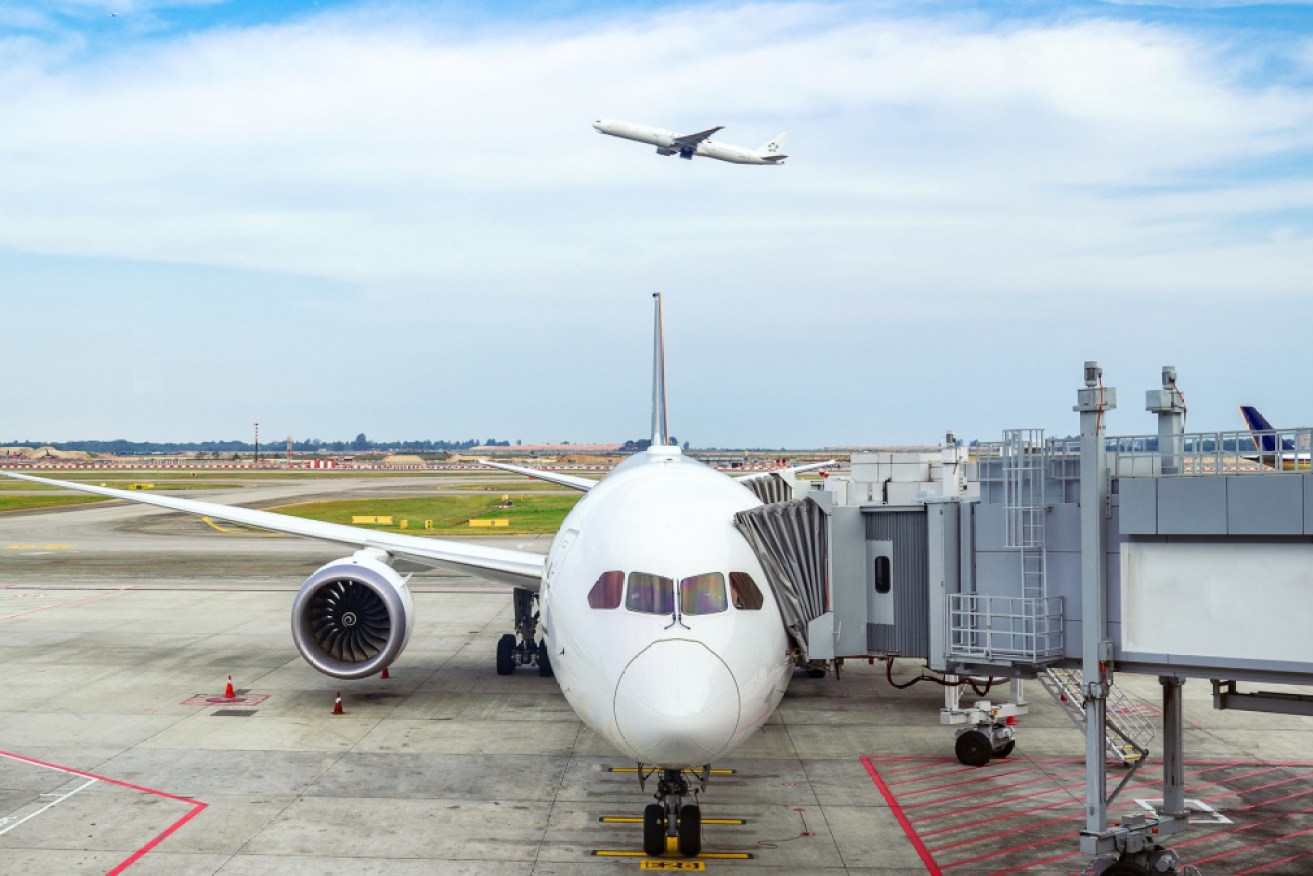 The federal government has given its approval for a third runway at Melbourne Airport.