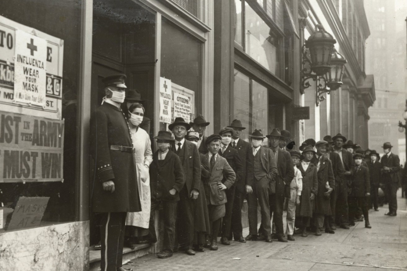 People waiting for masks in San Francisco in 1918.