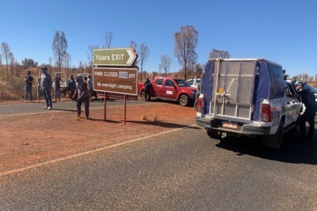 Uluru-Kata Tjuta National Park closure extended amid traditional owners virus fears