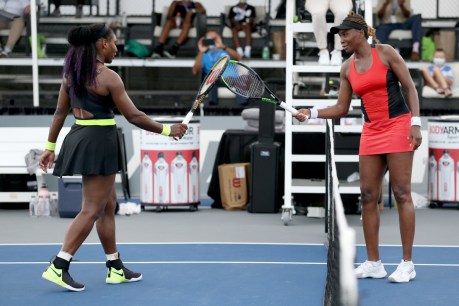 Serena Williams beats sister Venus in Lexington encounter