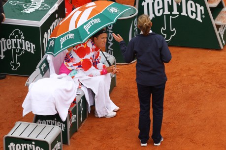 French Open gets off to chilly and damp start
