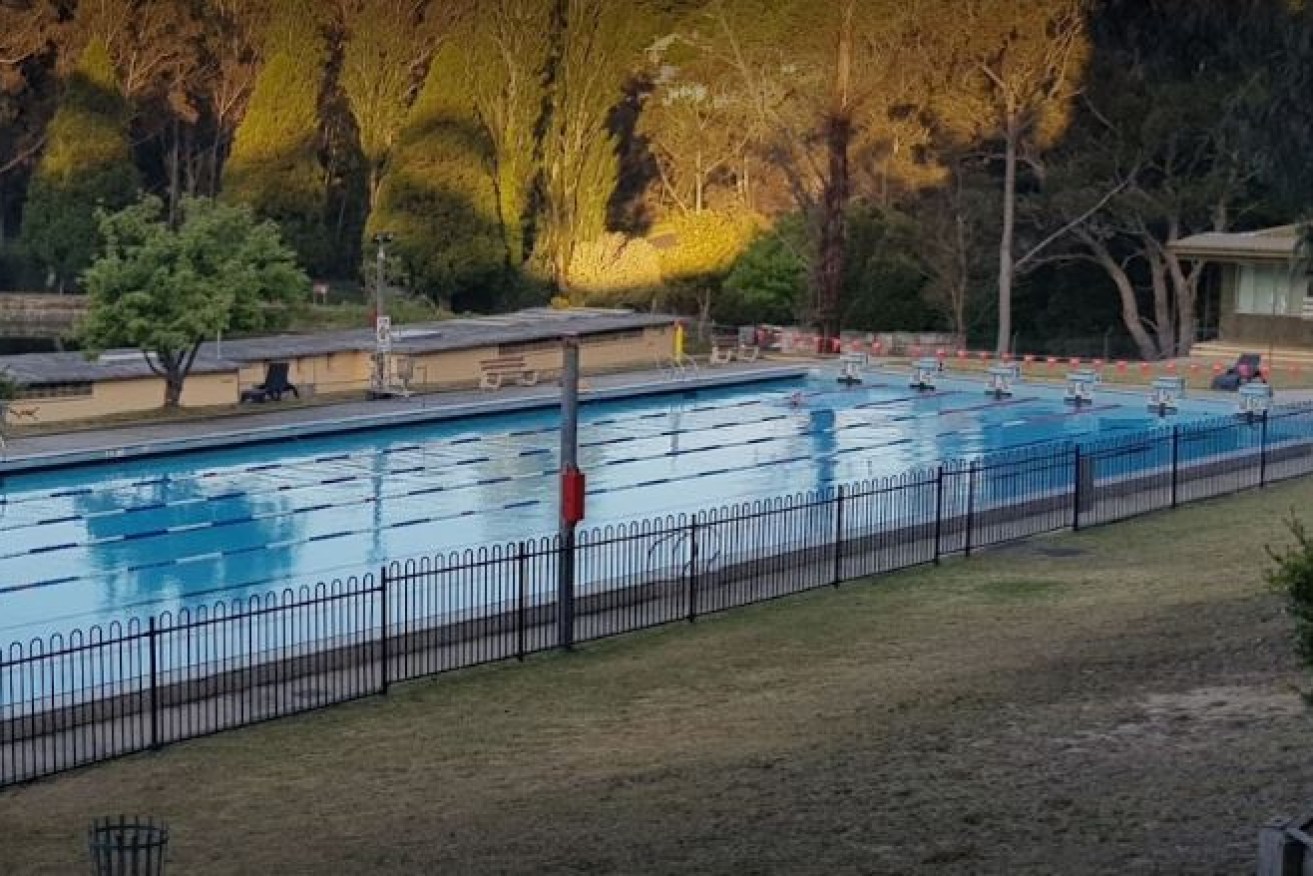 People who attended a Blue Mountains public pool have been ordered in to isolation after a person who visited the site tested positive to the coronavirus.