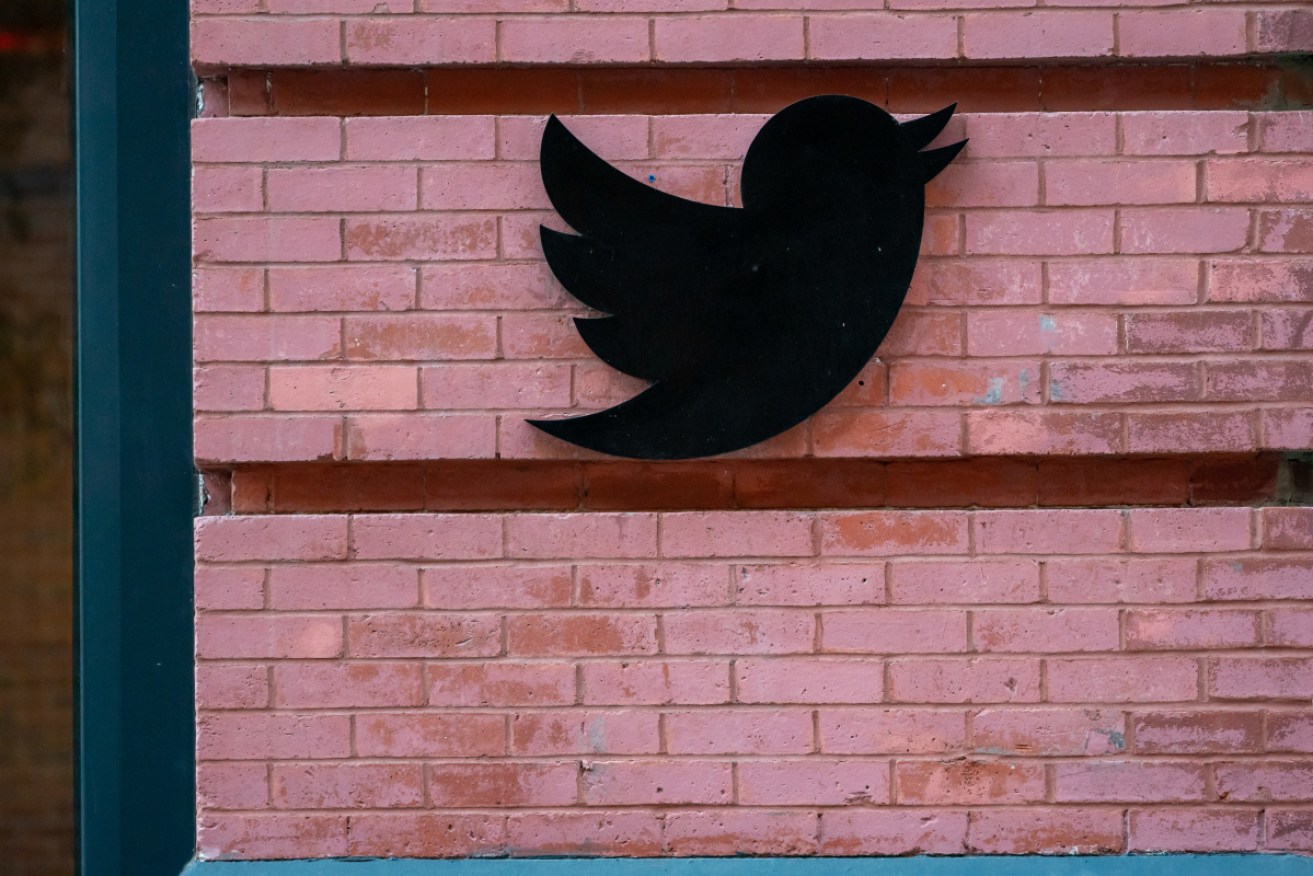 Twitter is investigating widespread outages.
