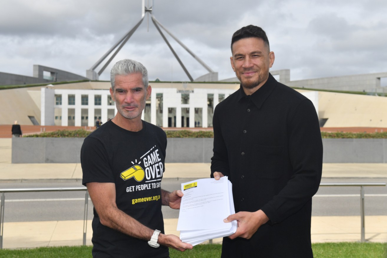 Sonny Bill Williams and Craig Foster want Australia to accept New Zealand's refugee deal.