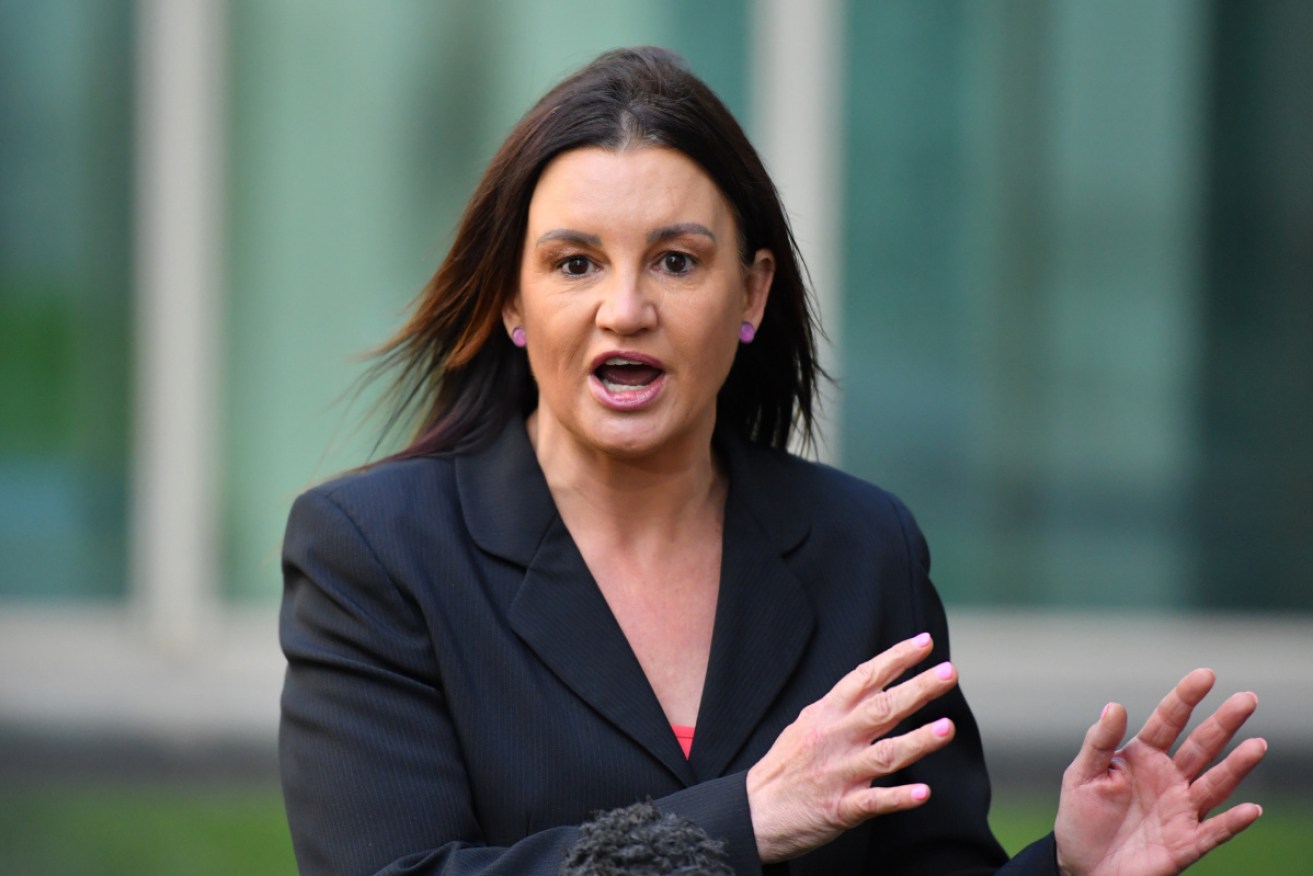 Jacqui Lambie says she has apologised to Qantas staff after her "rant".