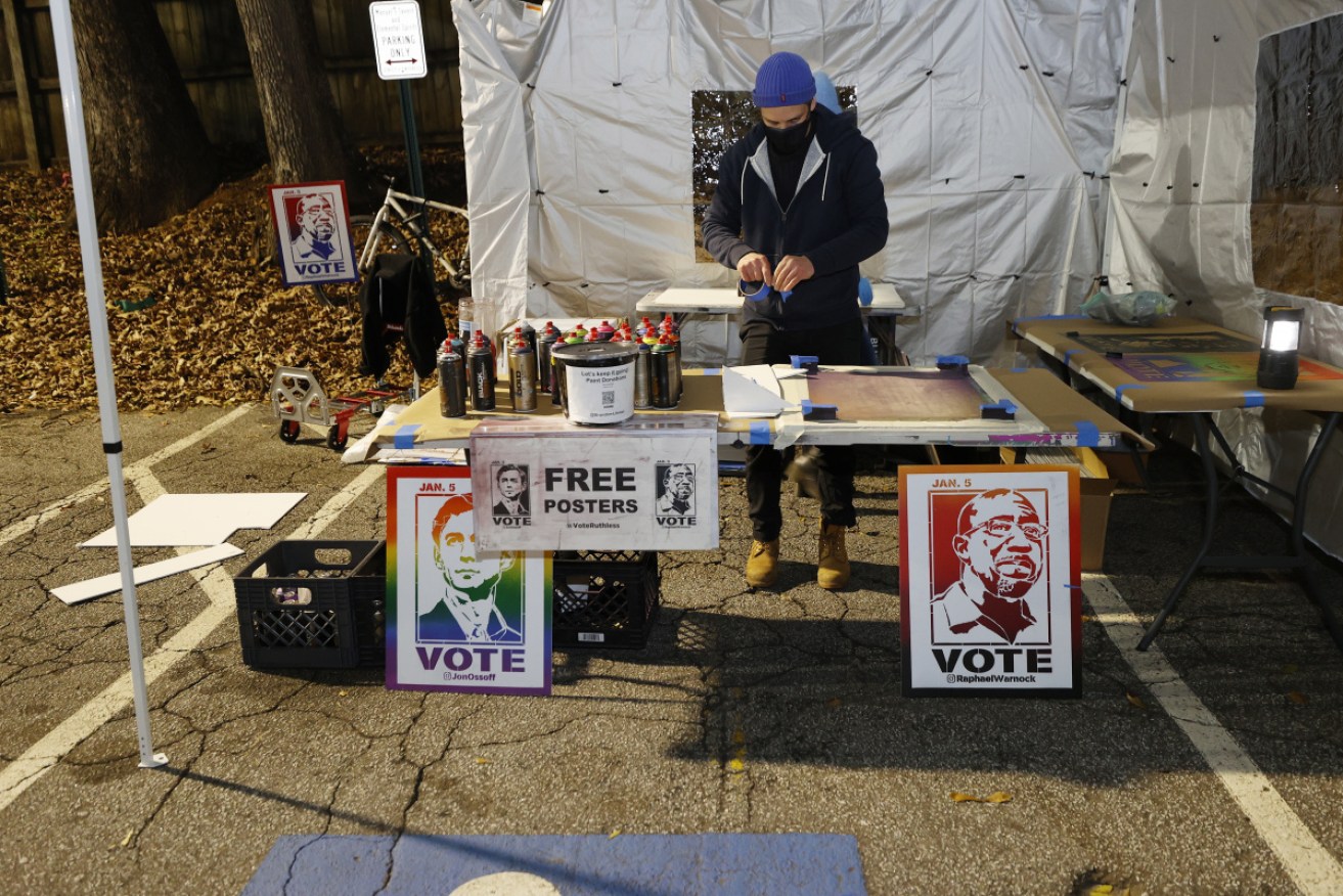 Exit polls in two Senate run-offs in Georgia for control of the US congressional chamber suggest the Democratic candidates are narrowly ahead.