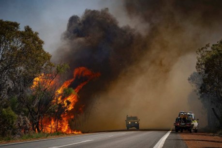 Bushfire emergency continues north of Perth as firefighters brace for worsening conditions