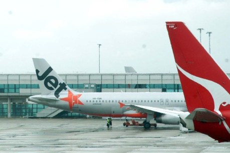 Woman who flew to Queensland from Victoria tested positive for new UK COVID-19 variant