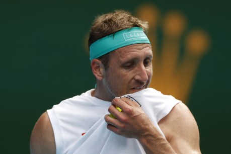 US star on Aust Open flight despite COVID diagnosis