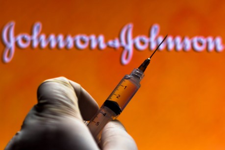 US health authorities warn of clot peril with Johnson &#038; Johnson COVID vaccine