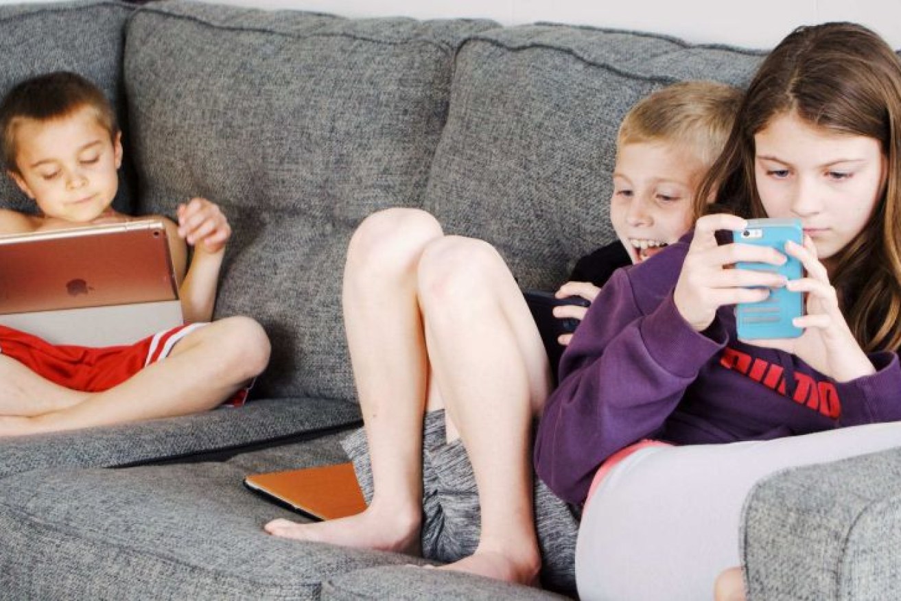 Experts say there is no "right age" to give your child a mobile phone.