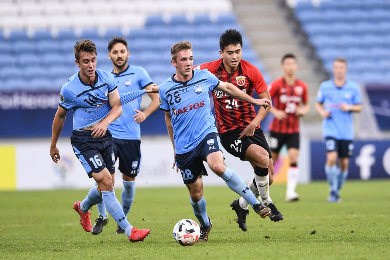 Sydney FC’s Calem Nieuwenhof retains possession against Shanghai SIPG in Doha in December. 