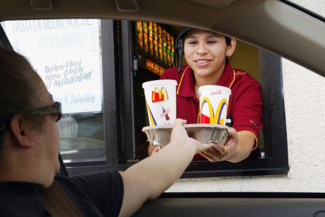 McDonald&#8217;s to pay staff to get vaccinated