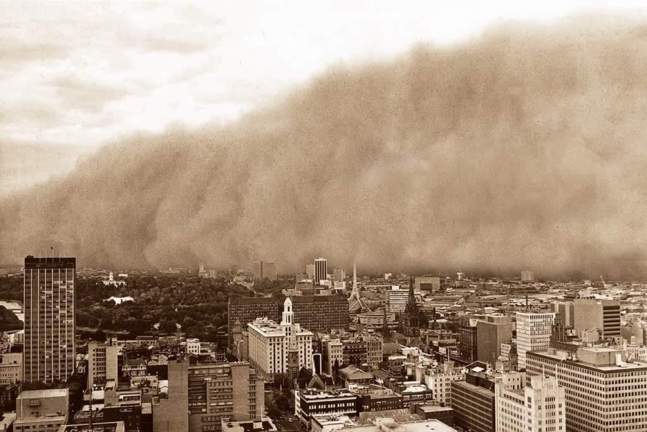 No one knew what was happening when an enormous dust cloud enveloped Melbourne in 1983.