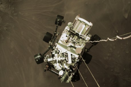 NASA shows video of rover&#8217;s Mars landing