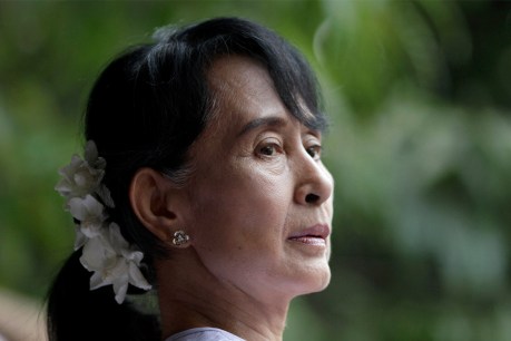 Military accuses Aung San Suu Kyi of taking bribes