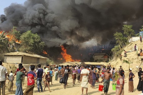 Fire sweeps through Rohingya refugee camp