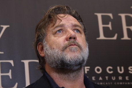 Russell Crowe shares sad news, father has died