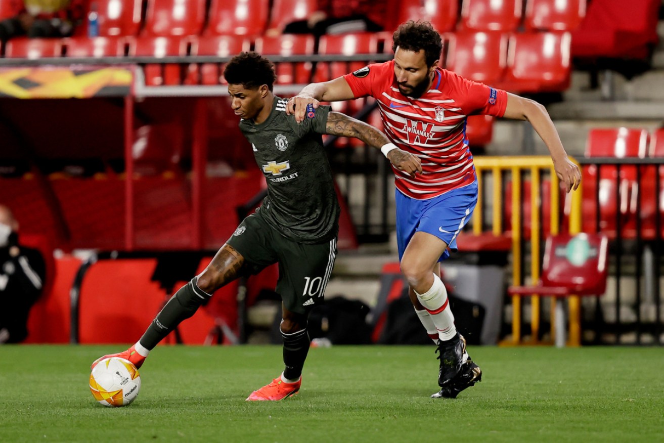 Manchester United's Marcus Rashford takes on Granada's German Sanchez.