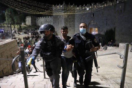 Israeli police and Palestinians clash at Al-Aqsa mosque