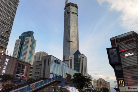 Shoppers, workers flee shaking Chinese tower