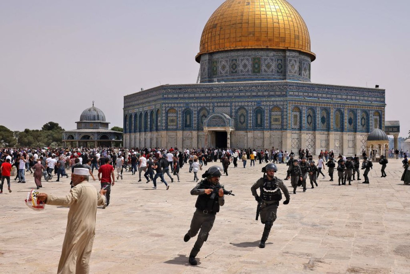 Israeli security forces and Palestinian worshippers clash at Jerusalem's flashpoint al-Aqsa mosque. <i>Photo: getty</i>