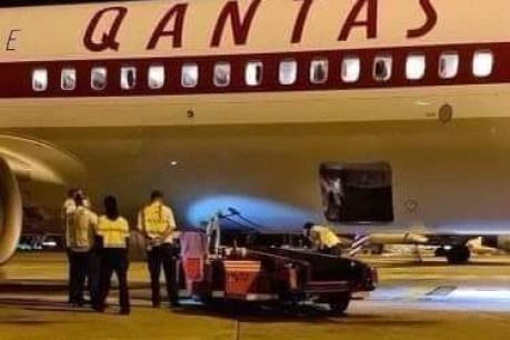 Qantas defends operations after Perth Airport baggage vehicle crashes into plane on tarmac