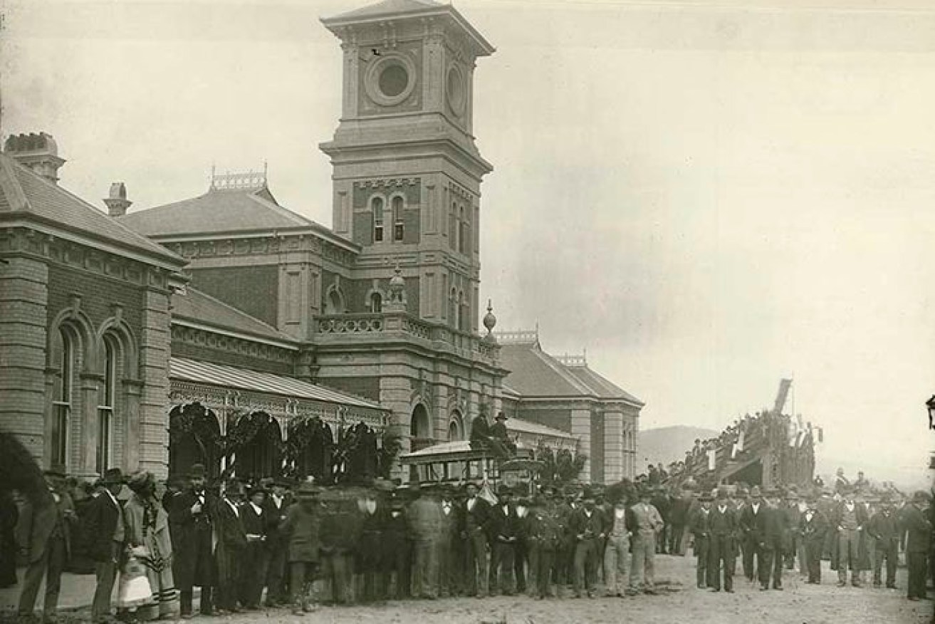 The official opening of the Albury-Wodonga link in 1883.
