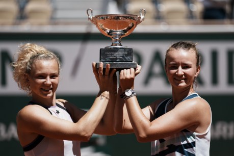 Krejcikova secures dream double at French Open