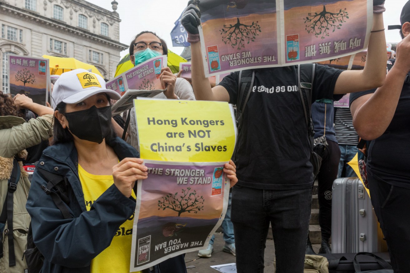 Following Apple Dailys closing down, Hong Kongers gathered in London holding up mockups of the Apple Daily Newspapers.