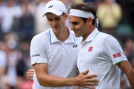 Roger Federer crashes out of Wimbledon in straight-set loss to Hubert Hurkacz