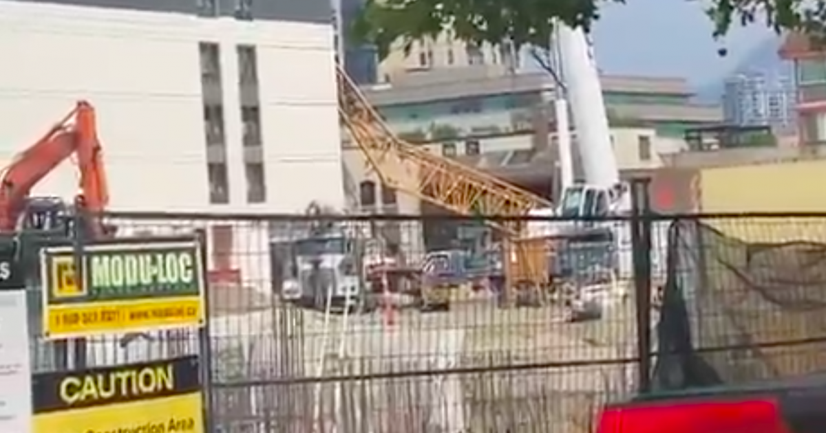 Canada crane collapse kills at least five, police say