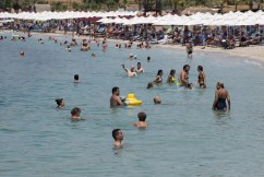 Greece on alert amid heatwave and wildfires