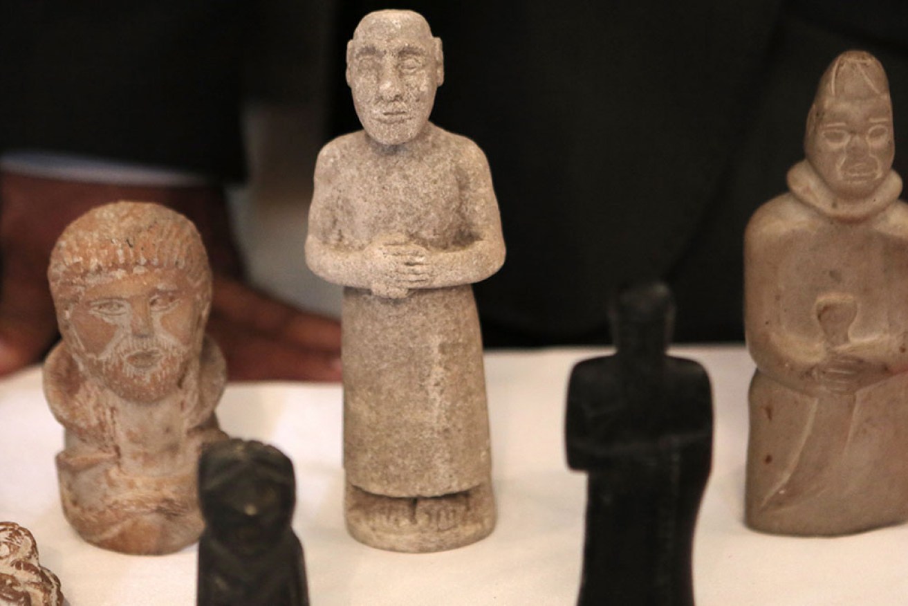 The US is returning looted ancient artifacts to Iraq.