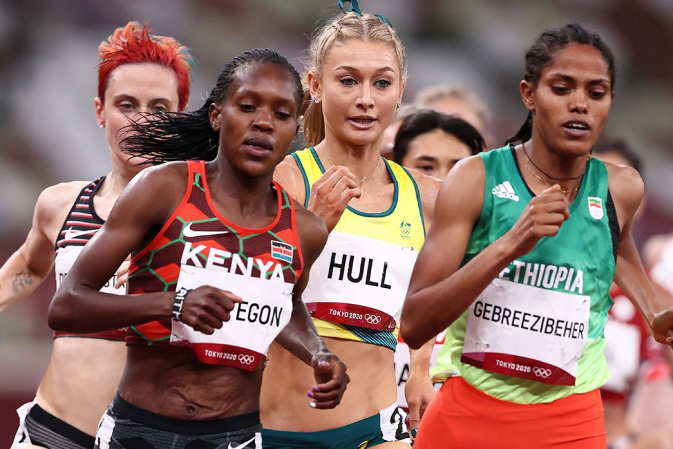 Jessica Hull (centre) has posted an Australian record to make the women's 1500m final on Wednesday night.