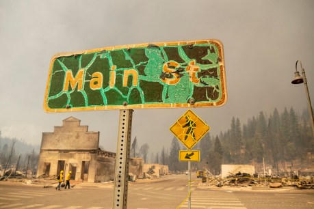Wildfire leaves California town in ruins