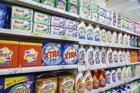 What’s the difference between liquid and powder laundry detergent? It’s not just the obvious