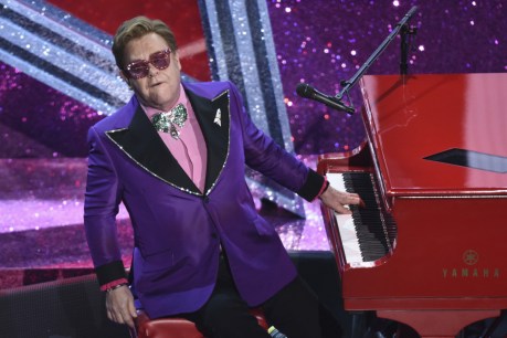 Elton John postpones European shows 